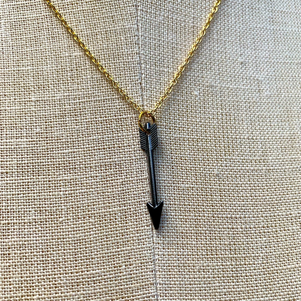 NWT Sterling Silver Plated Chain & Alloy Arrow Charm Necklace - Picture 1 of 16